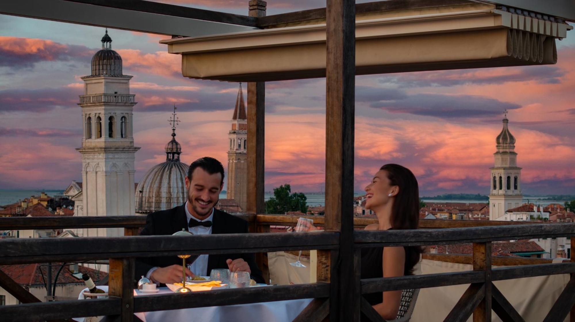 Londra Palace Venezia Esterno foto