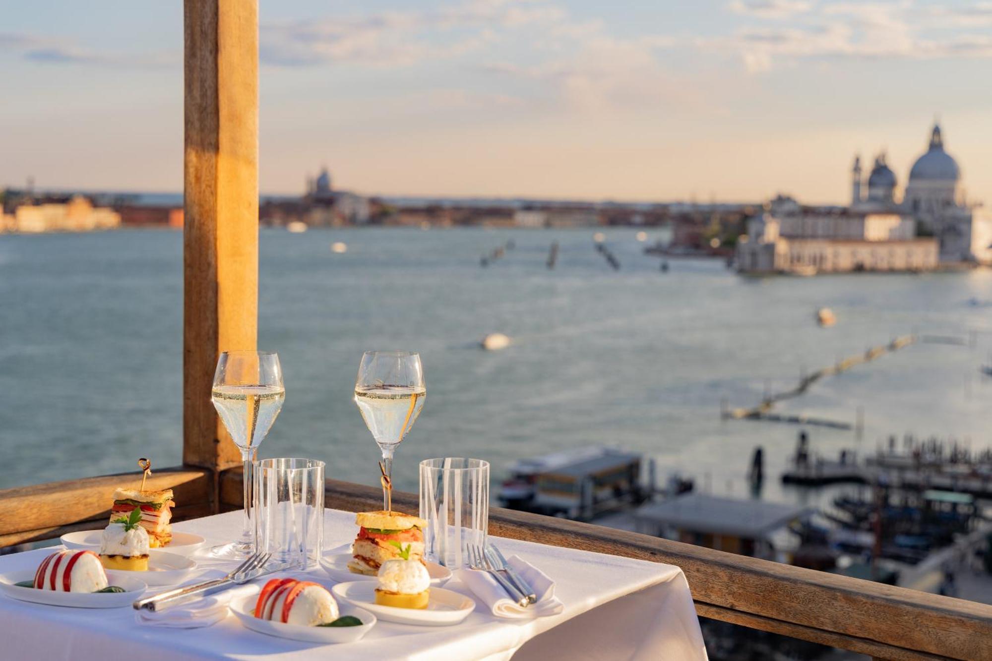Londra Palace Venezia Esterno foto
