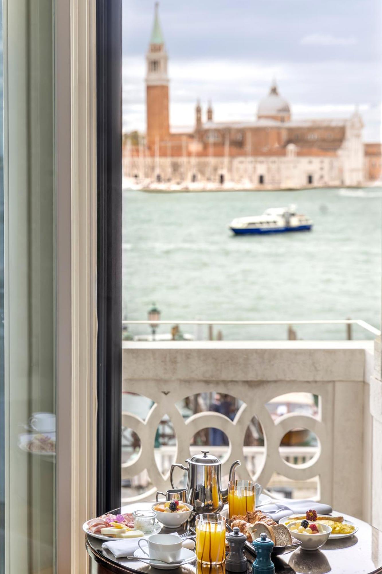 Londra Palace Venezia Esterno foto