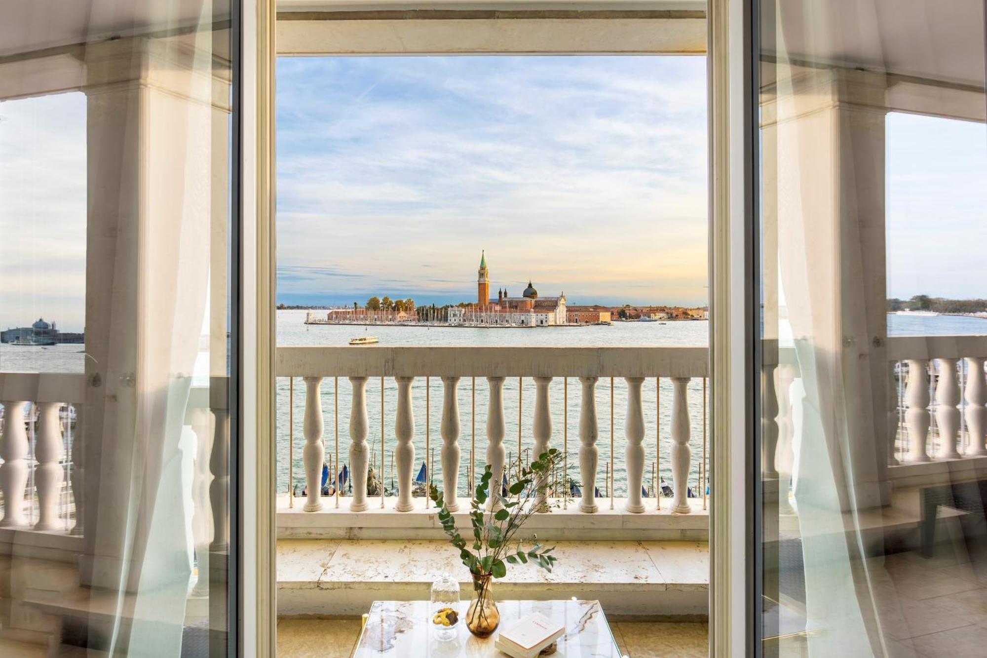 Londra Palace Venezia Esterno foto