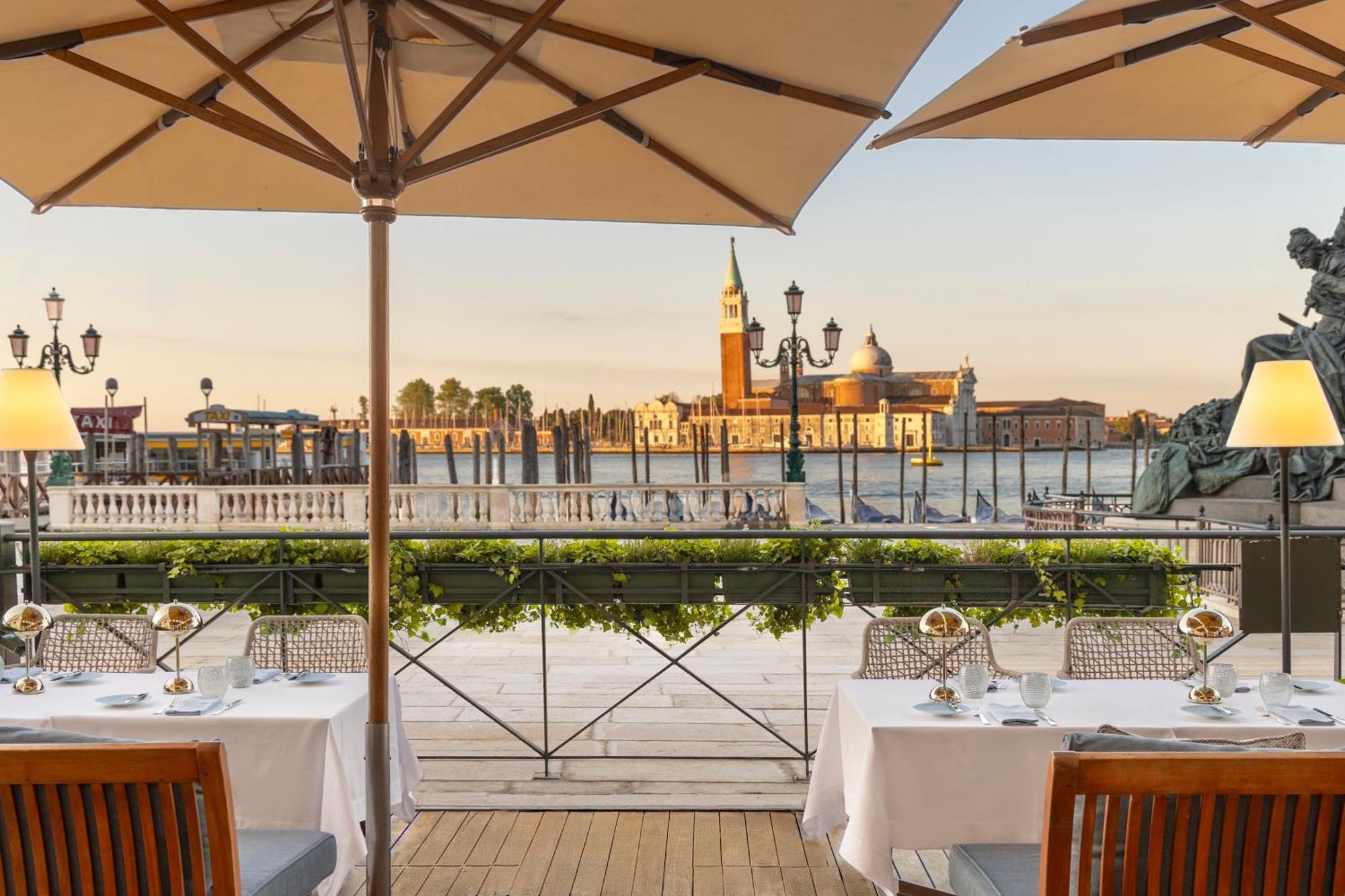 Londra Palace Venezia Esterno foto