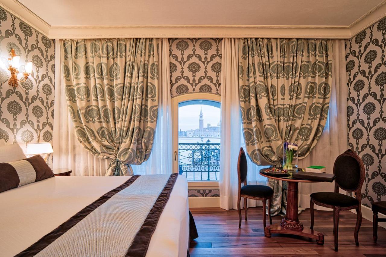 Londra Palace Venezia Esterno foto